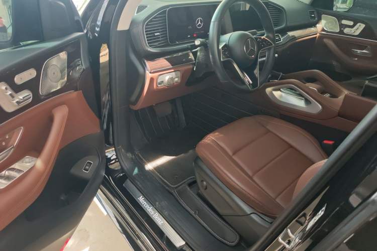 Used Mercedes-Benz GLE 2024 Refreshed GLE 350 4MATIC Stylish Edition Driver Seat
