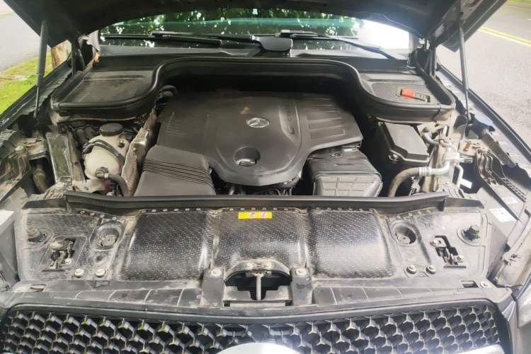 Used Mercedes-Benz GLE 2024 GLE 450 4MATIC Stylish Model Engine Bay