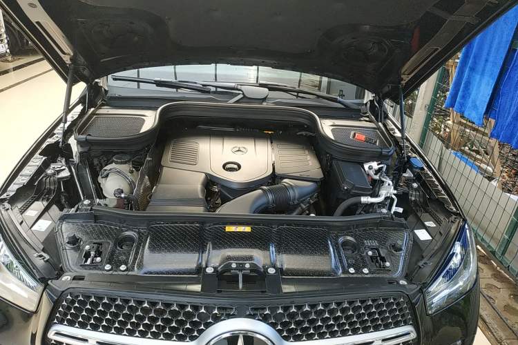 Used Mercedes-Benz GLE 2024 GLE 350 4MATIC Dynamic Edition Engine Bay