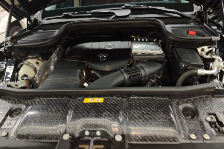 Used Mercedes-Benz GLE 2024 GLE 350 4MATIC Stylish Model Engine Bay