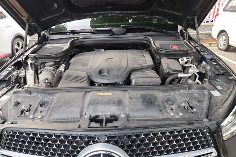 Used Mercedes-Benz GLE 2024 GLE 450 4MATIC Luxury Model Engine Bay