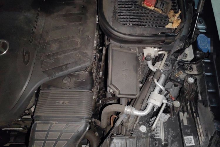 Used Mercedes-Benz GLE 2024 GLE 450 4MATIC Luxury Model Engine Bay Left