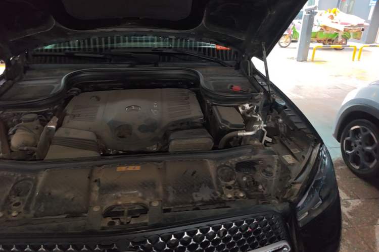 Used Mercedes-Benz GLE 2024 GLE 450 4MATIC Luxury Model Engine Bay Left