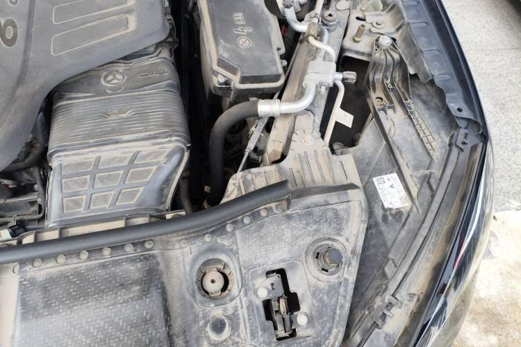 Used Mercedes-Benz GLE 2024 GLE 450 4MATIC Stylish Model Engine Bay Left