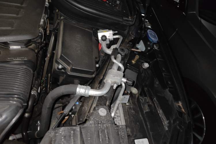 Used Mercedes-Benz GLE 2024 GLE 450 4MATIC Luxury Model Engine Bay Left