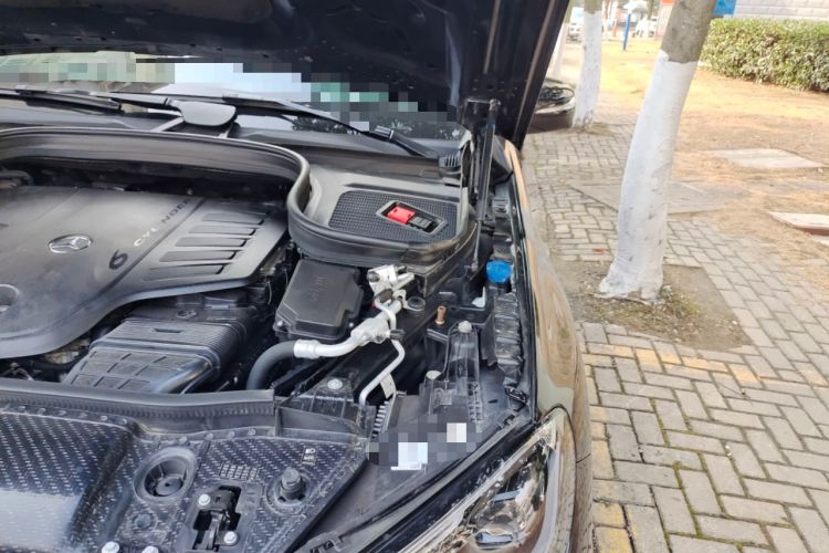 Used Mercedes-Benz GLE 2024 GLE 450 4MATIC Luxury Model Engine Bay Left