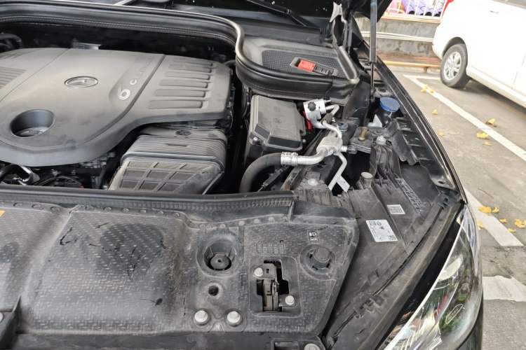 Used Mercedes-Benz GLE 2024 GLE 450 4MATIC Luxury Model Engine Bay Left