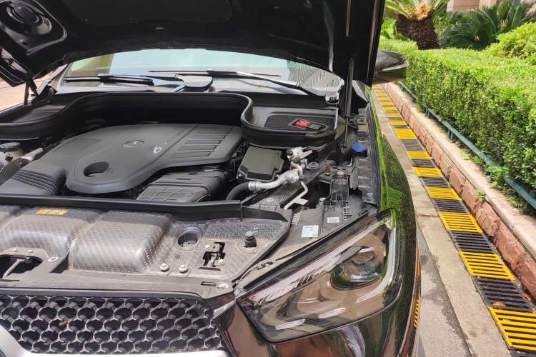 Used Mercedes-Benz GLE 2024 GLE 450 4MATIC Luxury Model Engine Bay Left