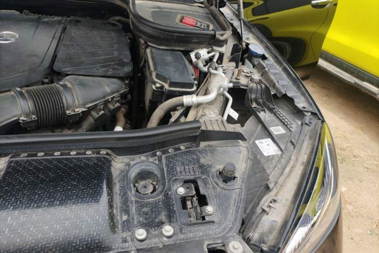 Used Mercedes-Benz GLE 2024 GLE 350 4MATIC Stylish Model Engine Bay Left
