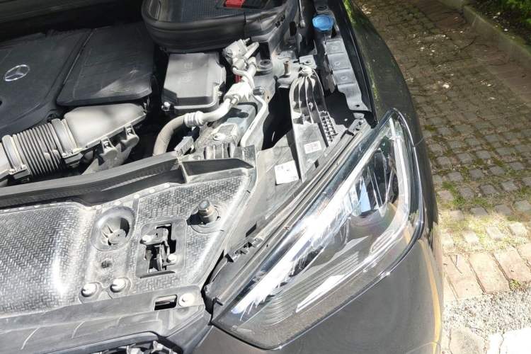 Used Mercedes-Benz GLE 2024 GLE 350 4MATIC Dynamic Edition Engine Bay Left