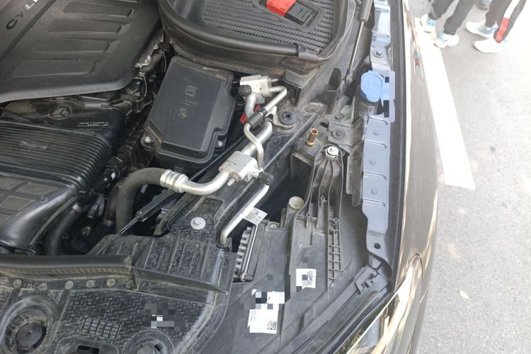 Used Mercedes-Benz GLE 2024 GLE 450 4MATIC Luxury Model Engine Bay Left