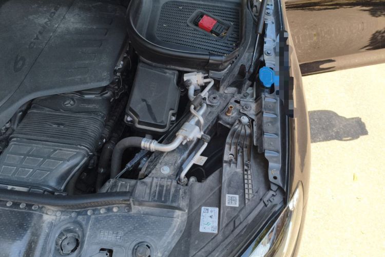 Used Mercedes-Benz GLE 2024 GLE 450 4MATIC Stylish Model Engine Bay Left