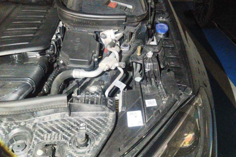 Used Mercedes-Benz GLE 2024 GLE 450 4MATIC Luxury Model Engine Bay Left