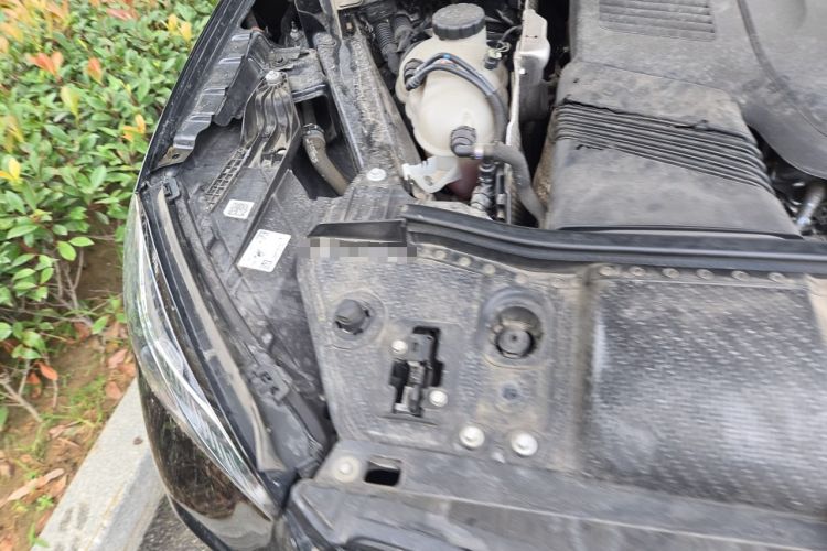 Used Mercedes-Benz GLE 2024 GLE 450 4MATIC Stylish Model Engine Bay Right