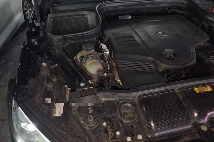 Used Mercedes-Benz GLE 2024 GLE 450 4MATIC Luxury Model Engine Bay Right