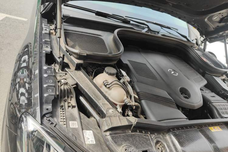 Used Mercedes-Benz GLE 2024 GLE 450 4MATIC Stylish Model Engine Bay Right