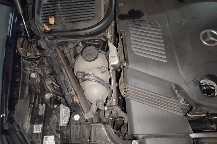Used Mercedes-Benz GLE 2024 GLE 450 4MATIC Luxury Model Engine Bay Right