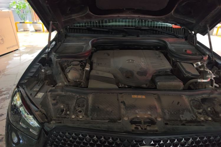 Used Mercedes-Benz GLE 2024 GLE 450 4MATIC Luxury Model Engine Bay Right
