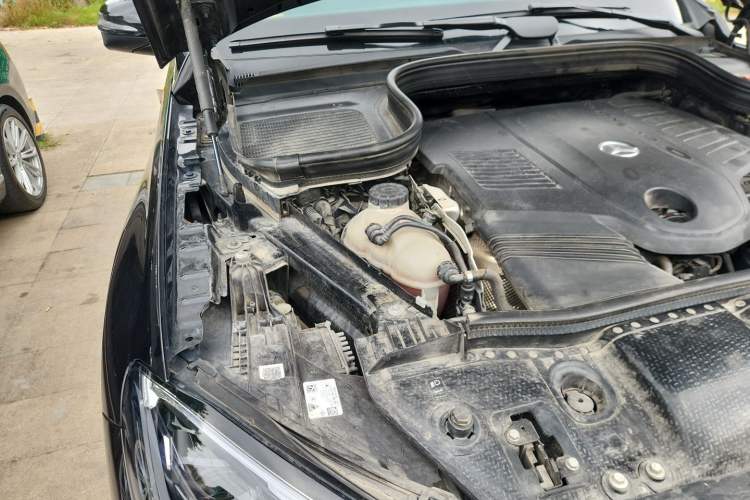 Used Mercedes-Benz GLE 2024 GLE 450 4MATIC Luxury Model Engine Bay Right