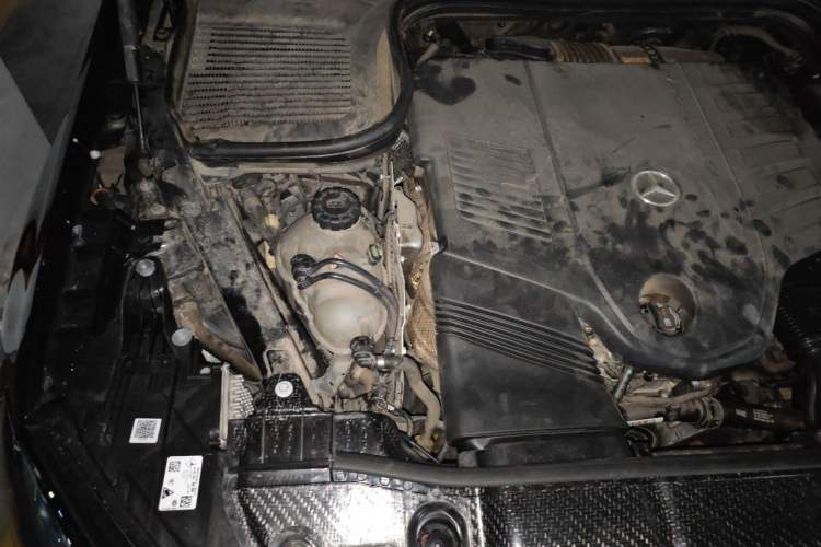 Used Mercedes-Benz GLE 2024 GLE 450 4MATIC Luxury Model Engine Bay Right