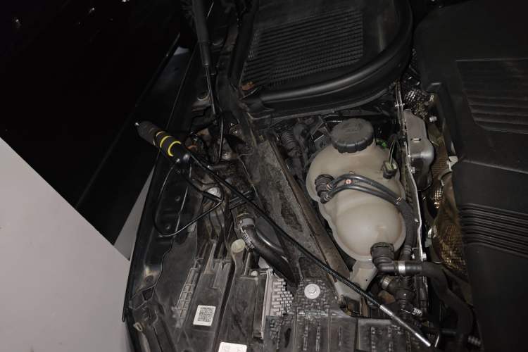 Used Mercedes-Benz GLE 2024 GLE 450 4MATIC Luxury Model Engine Bay Right