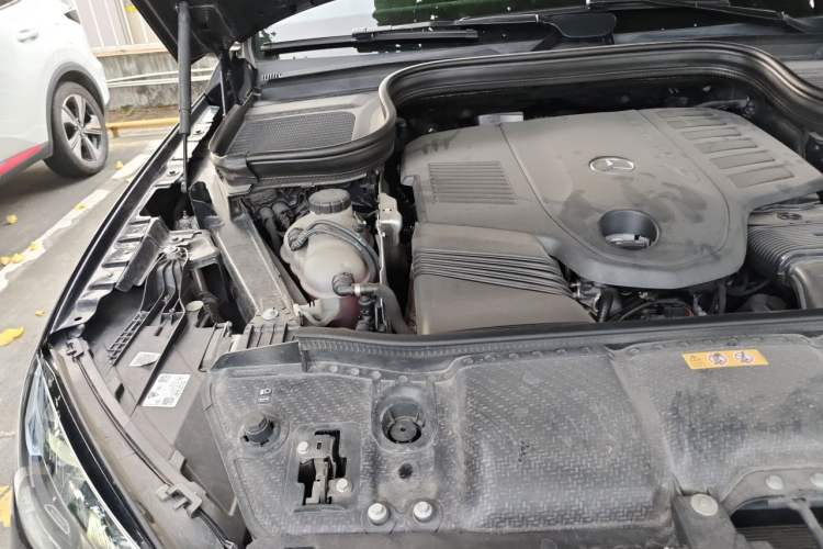 Used Mercedes-Benz GLE 2024 GLE 450 4MATIC Luxury Model Engine Bay Right