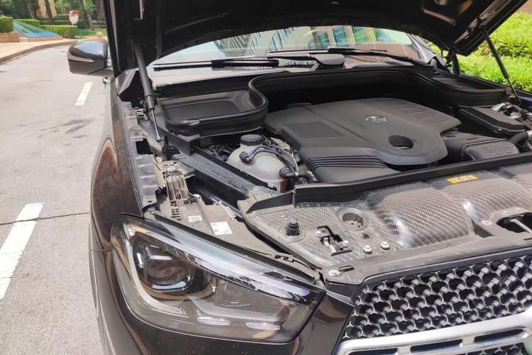 Used Mercedes-Benz GLE 2024 GLE 450 4MATIC Luxury Model Engine Bay Right