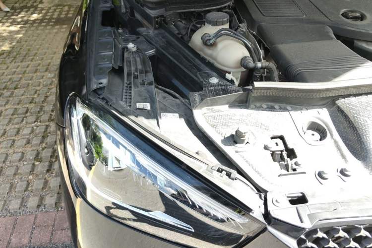 Used Mercedes-Benz GLE 2024 GLE 350 4MATIC Dynamic Edition Engine Bay Right