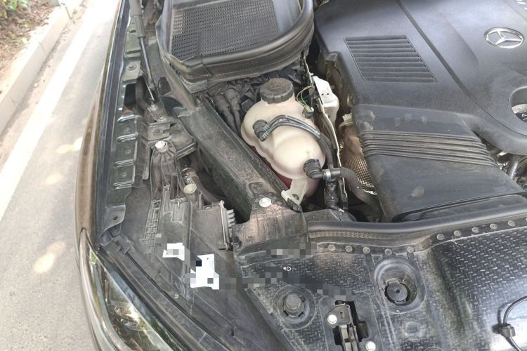 Used Mercedes-Benz GLE 2024 GLE 450 4MATIC Luxury Model Engine Bay Right