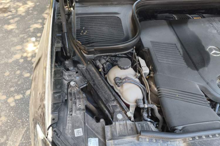 Used Mercedes-Benz GLE 2024 GLE 450 4MATIC Stylish Model Engine Bay Right