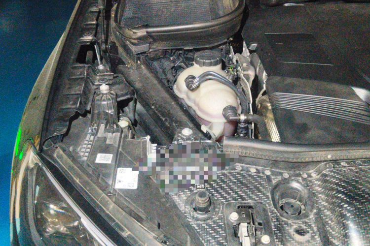 Used Mercedes-Benz GLE 2024 GLE 450 4MATIC Luxury Model Engine Bay Right