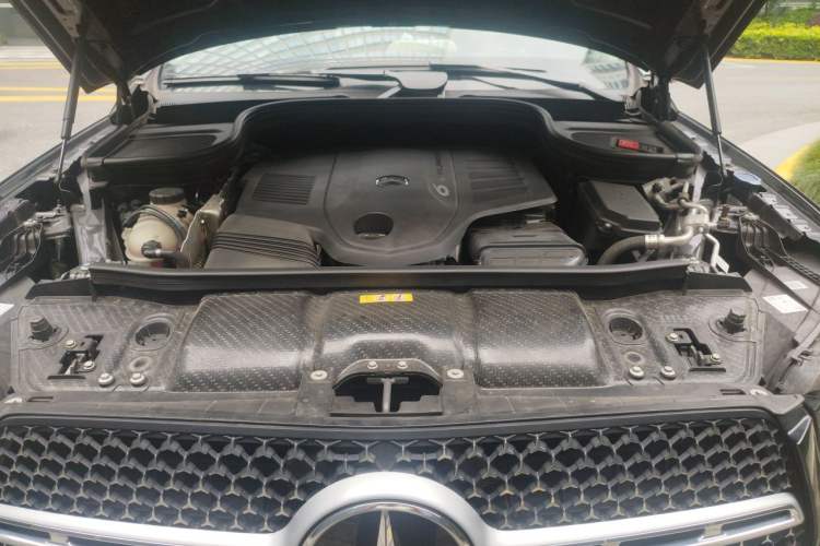 Used Mercedes-Benz GLE 2024 GLE 450 4MATIC Stylish Model Engine Bay