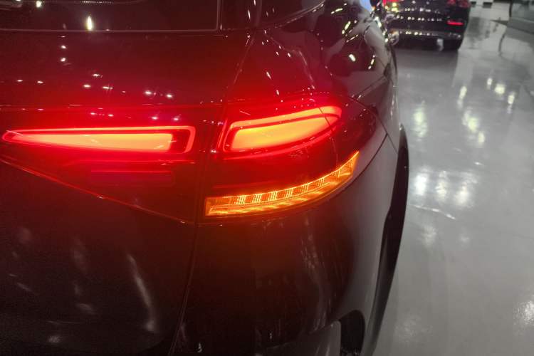 Used Mercedes-Benz GLE 2024 GLE 450 4MATIC Luxury Model Exterior 3