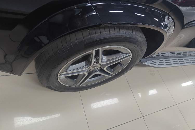 Used Mercedes-Benz GLE 2024 GLE 450 4MATIC AMG Line Exterior 4