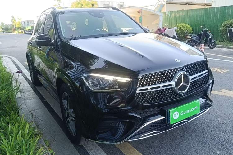 Used Mercedes-Benz GLE 2024 GLE 450 4MATIC Stylish Model Front Right 45 Deg