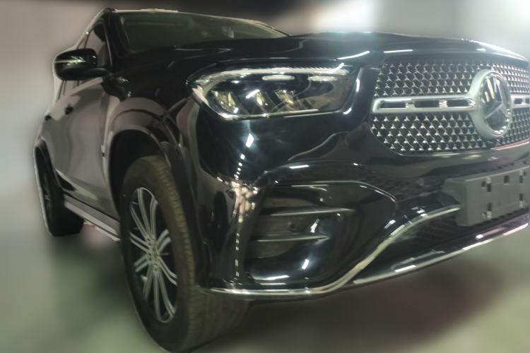 Used Mercedes-Benz GLE 2024 Refreshed GLE 350 4MATIC Stylish Edition Front Right 45 Deg