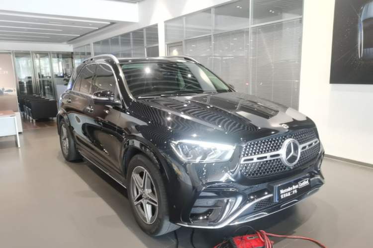 Used Mercedes-Benz GLE 2024 GLE 450 4MATIC Stylish Model Front Right 45 Deg