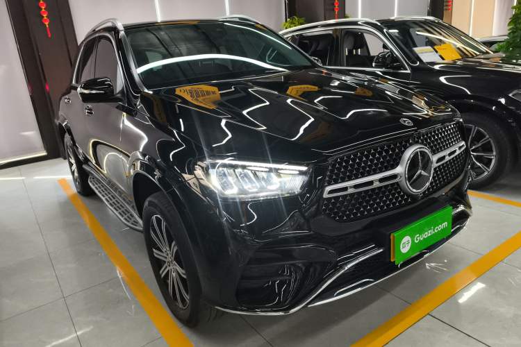 Used Mercedes-Benz GLE 2024 Refreshed GLE 350 4MATIC Stylish Edition Front Right 45 Deg