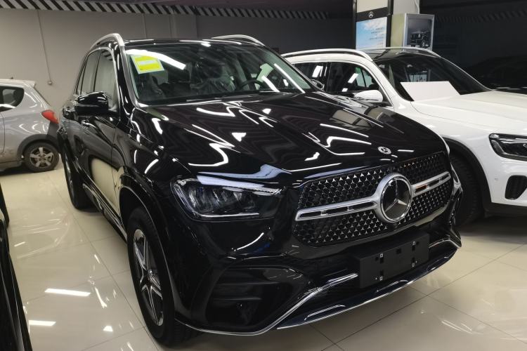 Used Mercedes-Benz GLE 2024 GLE 450 4MATIC Stylish Model Front Right 45 Deg