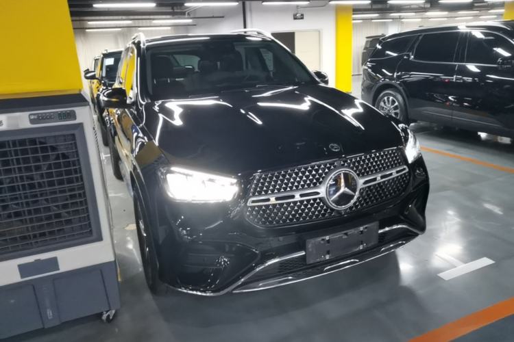 Used Mercedes-Benz GLE 2024 GLE 450 4MATIC Stylish Model Front Right 45 Deg