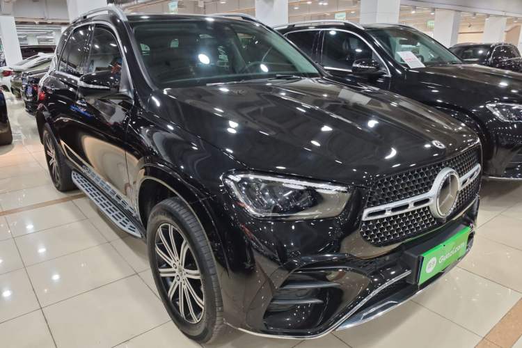 Used Mercedes-Benz GLE 2024 Refreshed GLE 350 4MATIC Stylish Edition Front Right 45 Deg