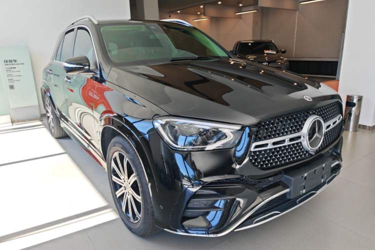 Used Mercedes-Benz GLE 2024 Refreshed GLE 350 4MATIC Stylish Edition Front Right 45 Deg