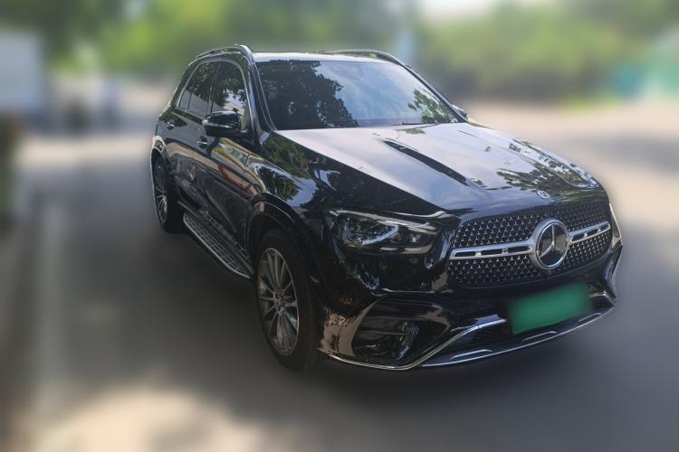 Used Mercedes-Benz GLE 2024 GLE 450 4MATIC Luxury Model Front Right 45 Deg