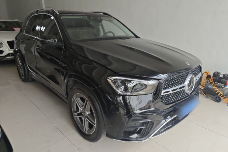 Used Mercedes-Benz GLE 2024 GLE 450 4MATIC Stylish Model Front Right 45 Deg