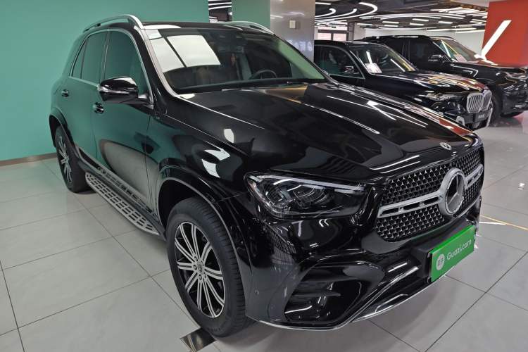 Used Mercedes-Benz GLE 2024 Refreshed GLE 350 4MATIC Stylish Edition Front Right 45 Deg