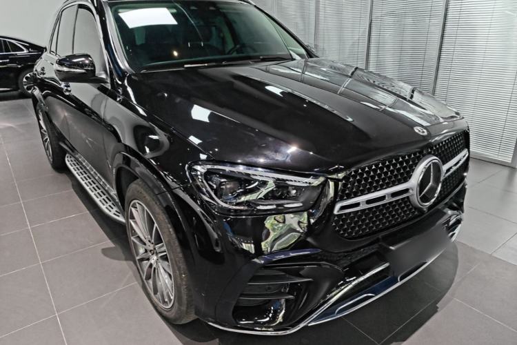 Used Mercedes-Benz GLE 2024 GLE 450 4MATIC Luxury Model Front Right 45 Deg