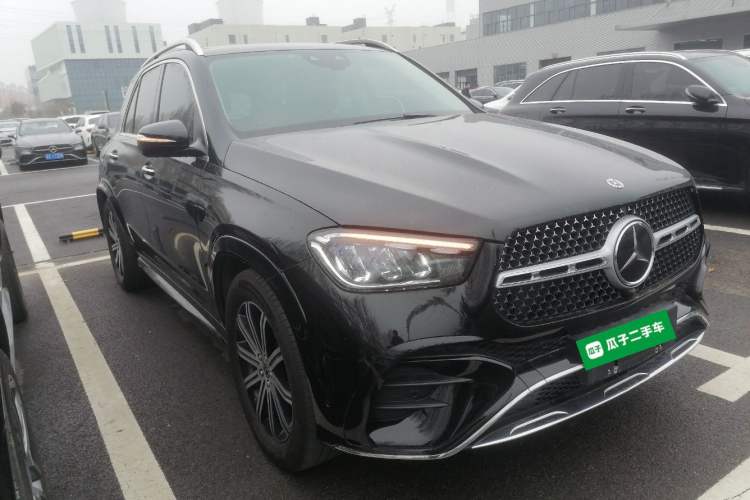 Used Mercedes-Benz GLE 2024 Refreshed GLE 350 4MATIC Stylish Edition Front Right 45 Deg