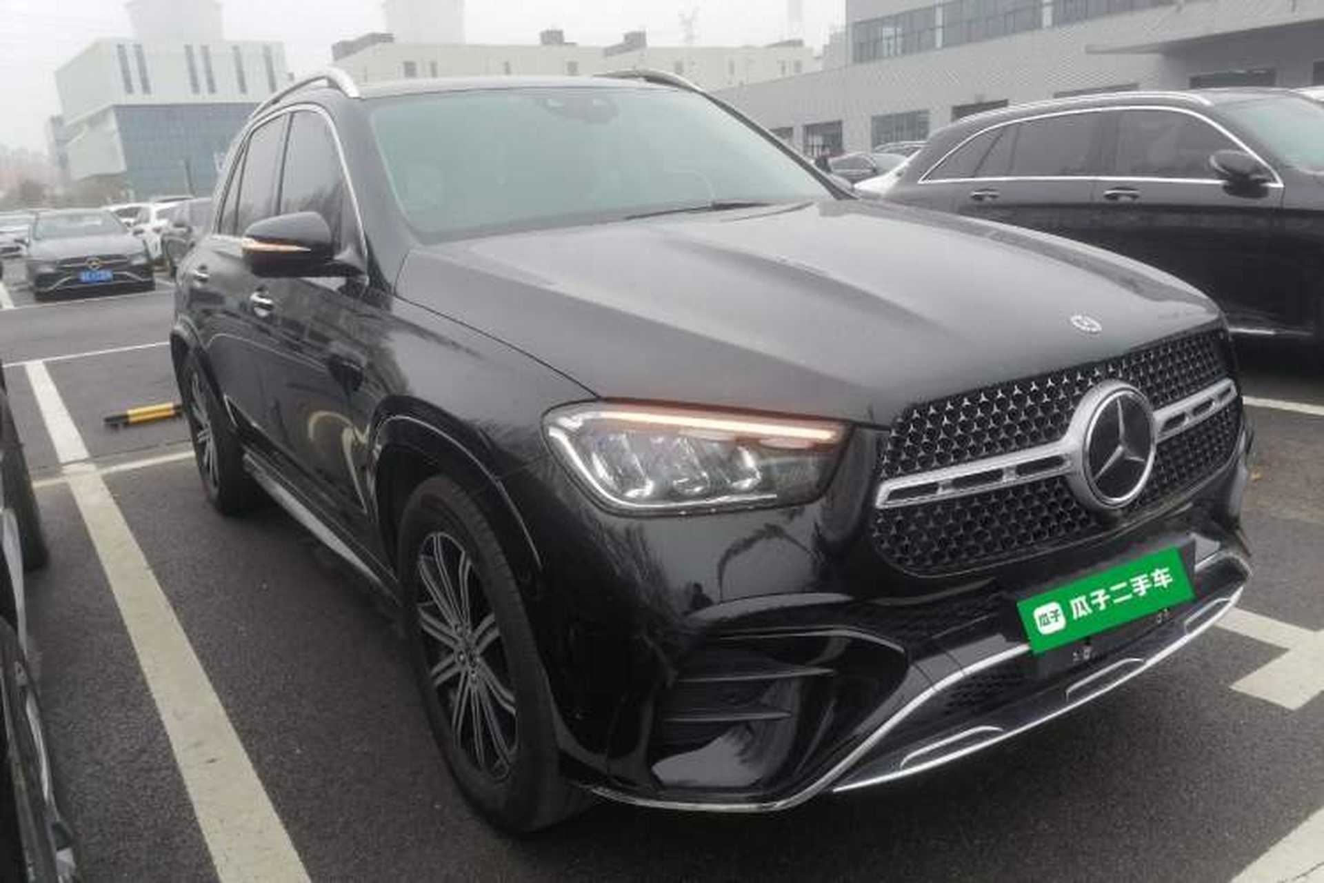 Used Mercedes-Benz GLE 2024 Refreshed GLE 350 4MATIC Stylish Edition Front Right 45 Deg
