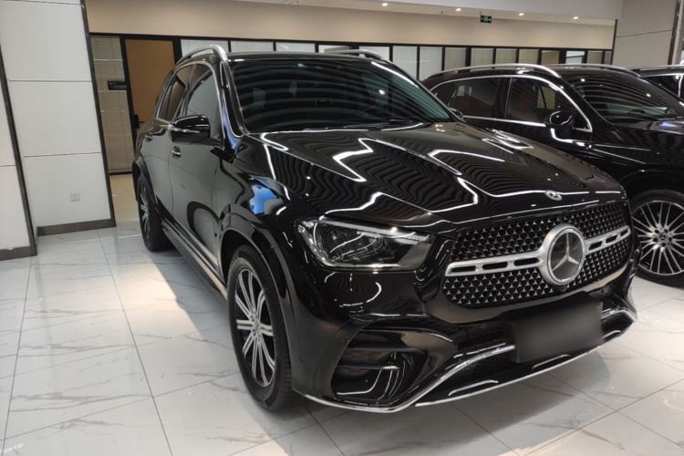 Used Mercedes-Benz GLE 2024 Refreshed GLE 350 4MATIC Stylish Edition Front Right 45 Deg