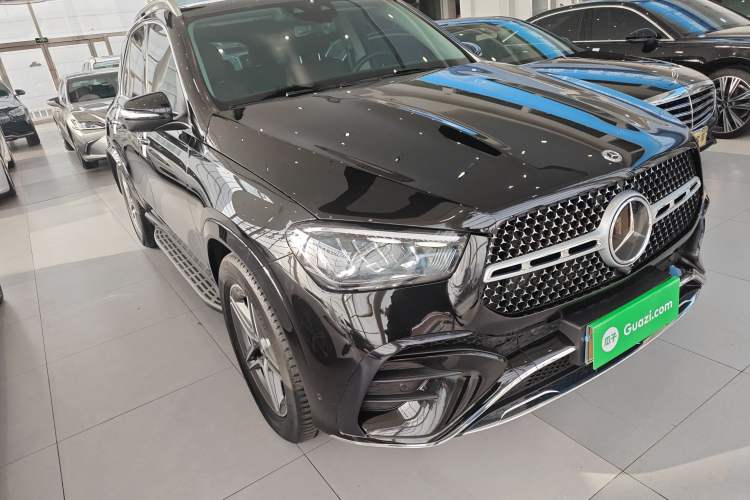 Used Mercedes-Benz GLE 2024 GLE 450 4MATIC Stylish Model Front Right 45 Deg